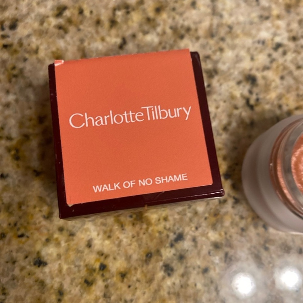 High end makeup bundle - Picture 8 of 9